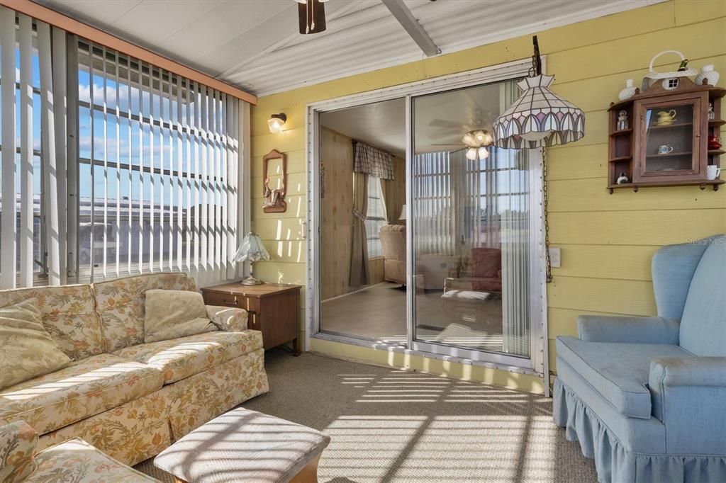 For Sale: $99,000 (2 beds, 2 baths, 782 Square Feet)