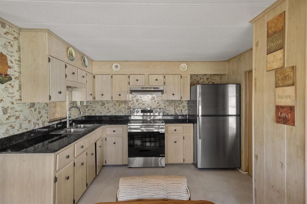 For Sale: $99,000 (2 beds, 2 baths, 782 Square Feet)