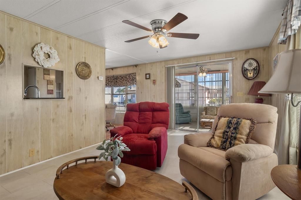 For Sale: $99,000 (2 beds, 2 baths, 782 Square Feet)