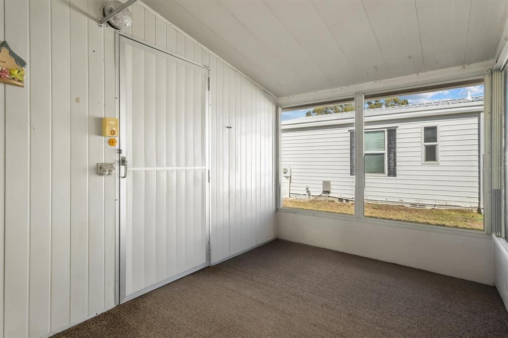 For Sale: $99,000 (2 beds, 2 baths, 782 Square Feet)