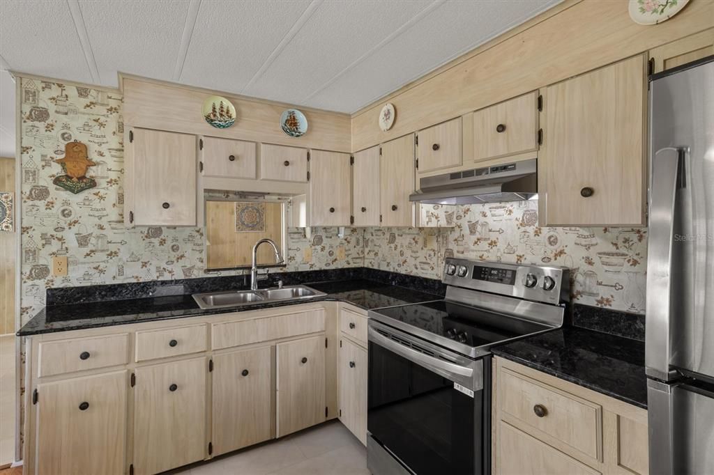 For Sale: $99,000 (2 beds, 2 baths, 782 Square Feet)