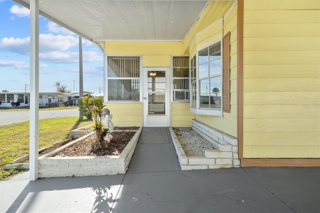 For Sale: $99,000 (2 beds, 2 baths, 782 Square Feet)