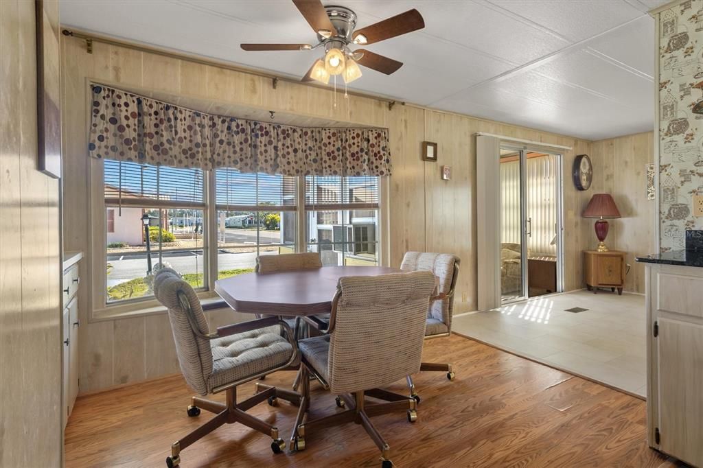 For Sale: $99,000 (2 beds, 2 baths, 782 Square Feet)