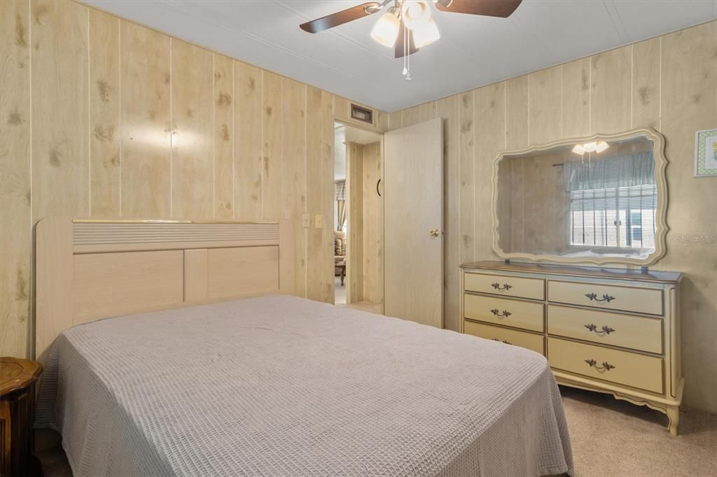 For Sale: $99,000 (2 beds, 2 baths, 782 Square Feet)