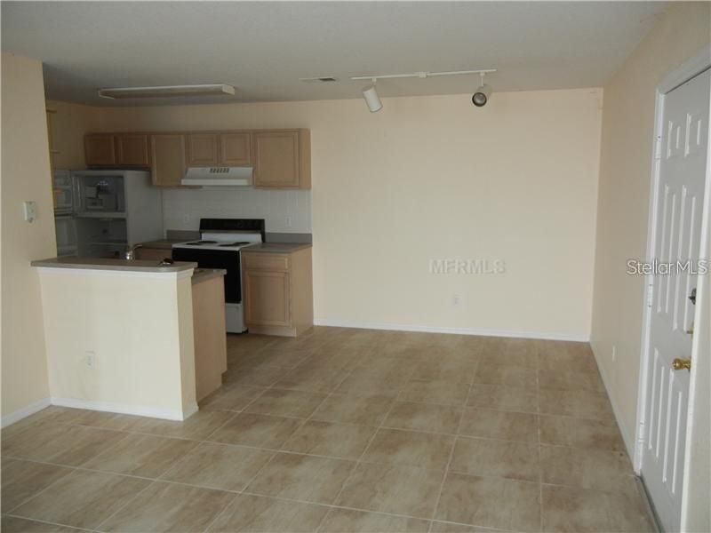For Rent: $1,600 (1 beds, 1 baths, 671 Square Feet)