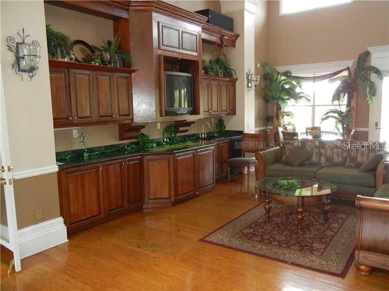 For Rent: $1,600 (1 beds, 1 baths, 671 Square Feet)