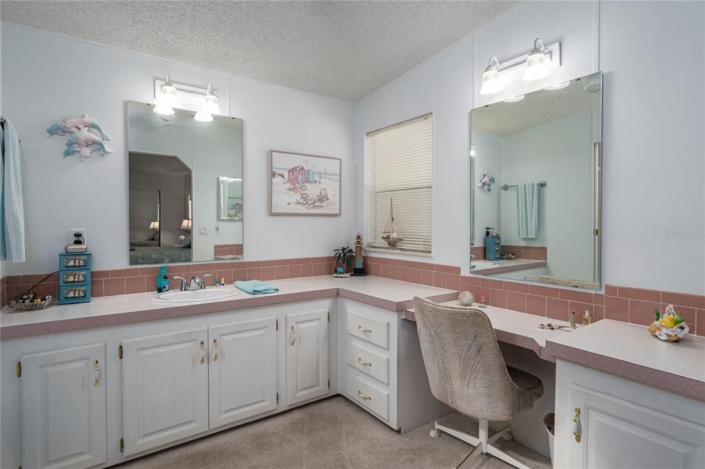 For Sale: $243,000 (2 beds, 2 baths, 1594 Square Feet)