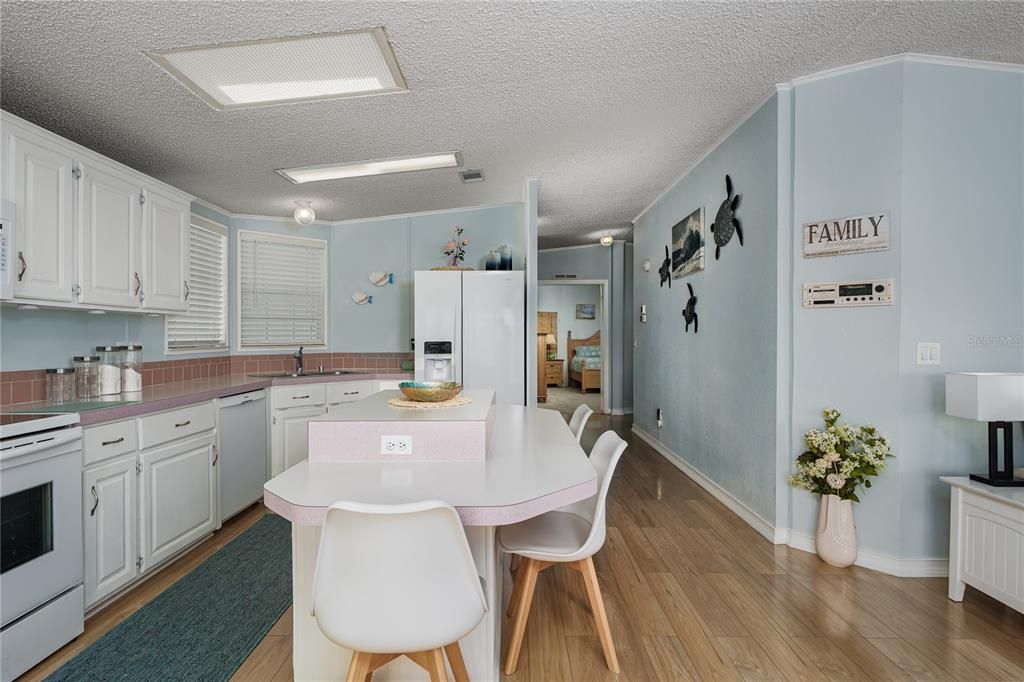 For Sale: $243,000 (2 beds, 2 baths, 1594 Square Feet)