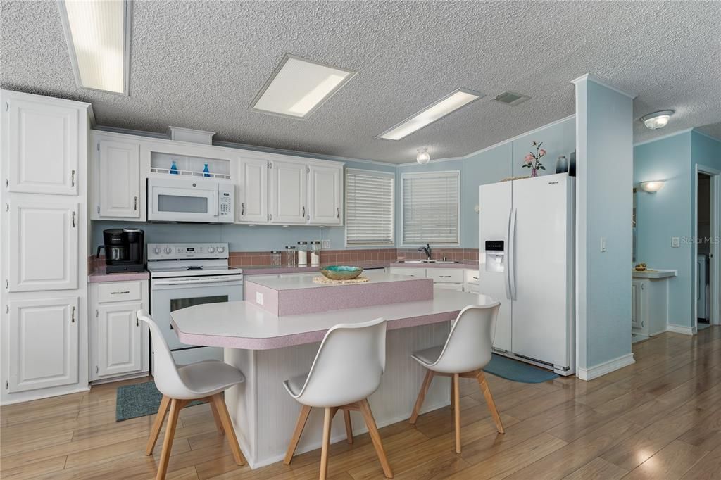 For Sale: $243,000 (2 beds, 2 baths, 1594 Square Feet)