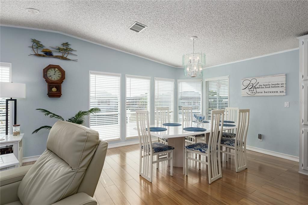 For Sale: $243,000 (2 beds, 2 baths, 1594 Square Feet)