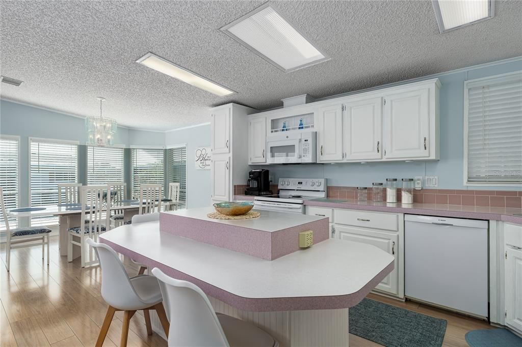 For Sale: $243,000 (2 beds, 2 baths, 1594 Square Feet)