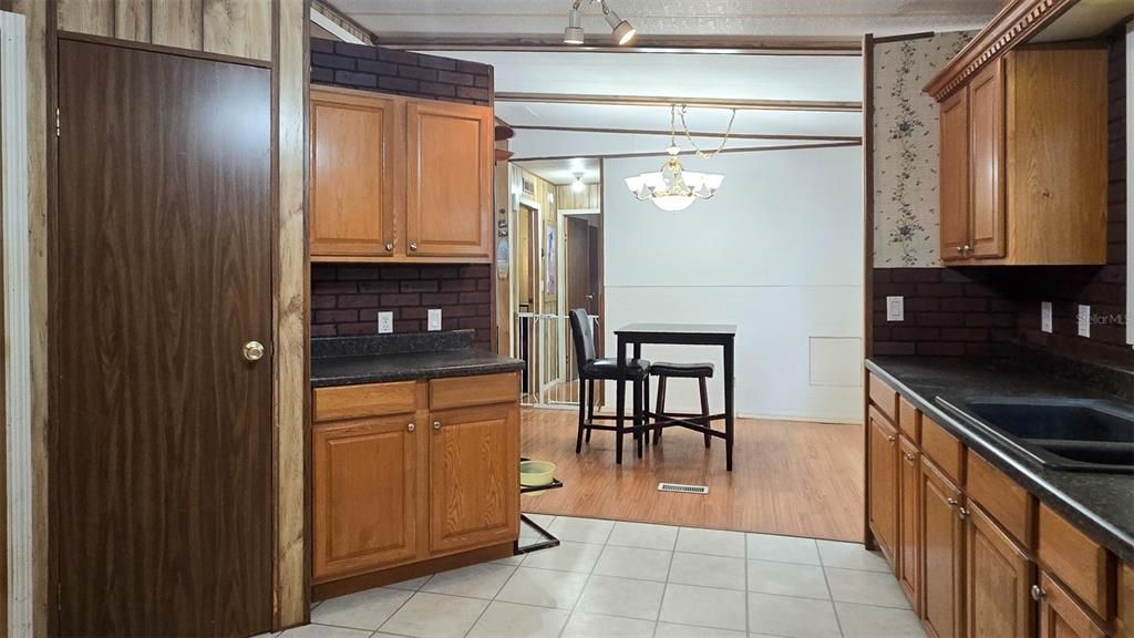 En Venta: $170,000 (3 camas, 2 baños, 1104 Pies cuadrados)