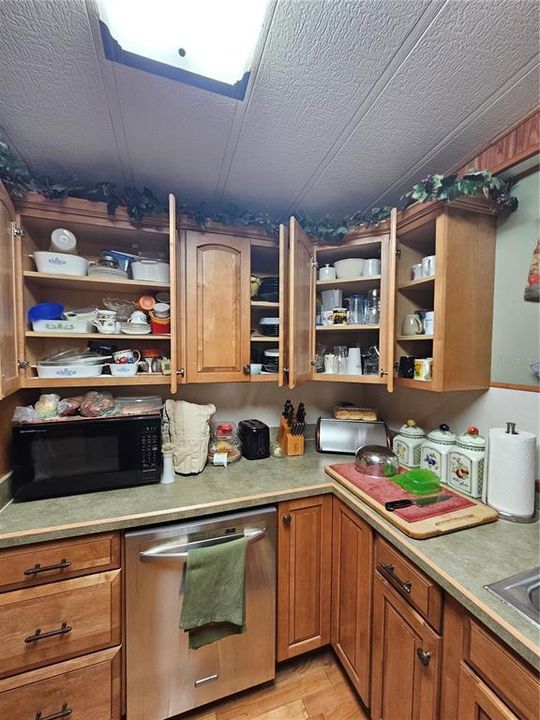 For Sale: $303,000 (2 beds, 2 baths, 1508 Square Feet)