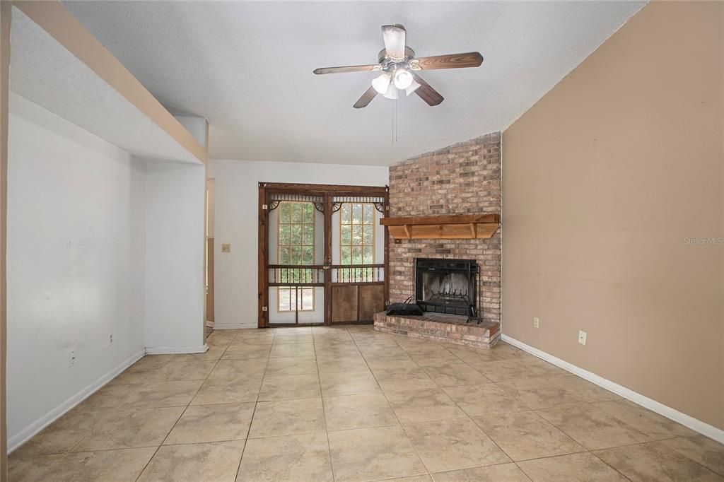 For Sale: $249,000 (3 beds, 2 baths, 1378 Square Feet)