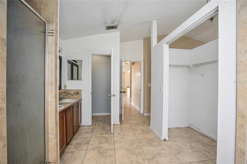 For Sale: $249,000 (3 beds, 2 baths, 1378 Square Feet)