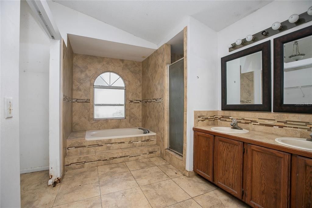 For Sale: $249,000 (3 beds, 2 baths, 1378 Square Feet)