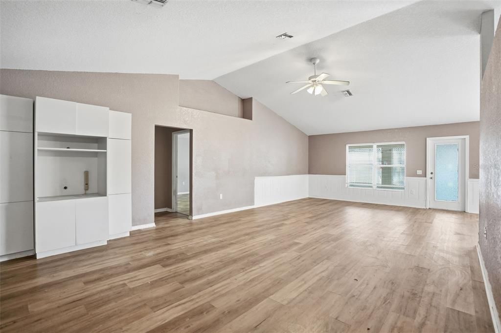 For Sale: $334,900 (4 beds, 2 baths, 2546 Square Feet)