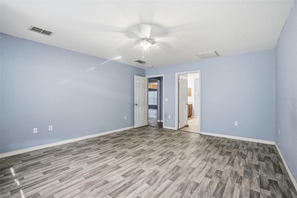 For Sale: $334,900 (4 beds, 2 baths, 2546 Square Feet)