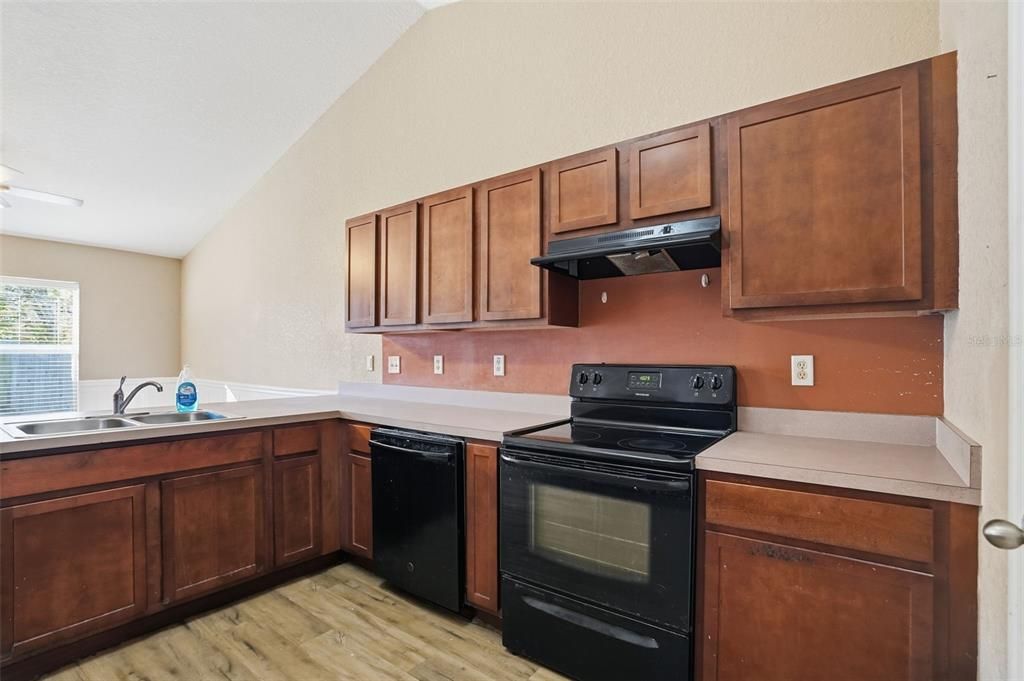 For Sale: $334,900 (4 beds, 2 baths, 2546 Square Feet)