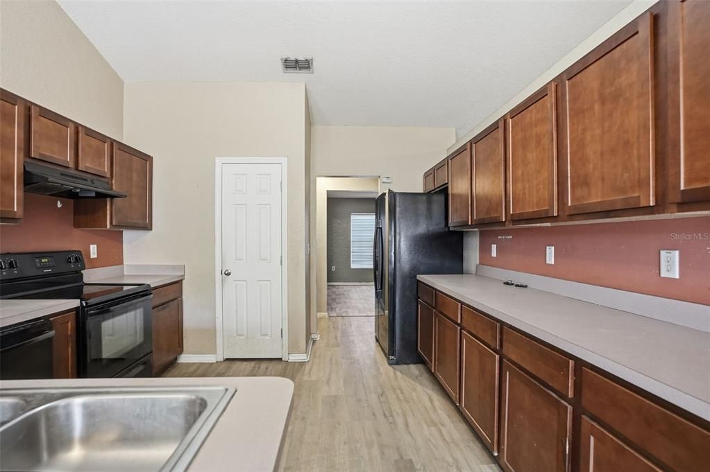 For Sale: $334,900 (4 beds, 2 baths, 2546 Square Feet)