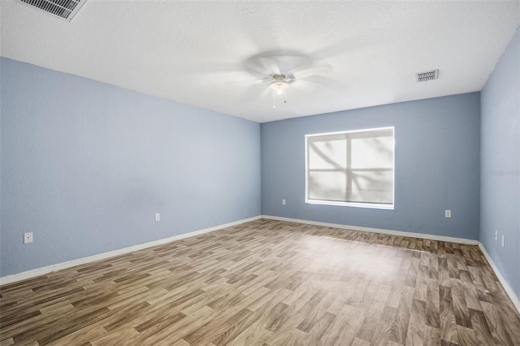 For Sale: $334,900 (4 beds, 2 baths, 2546 Square Feet)