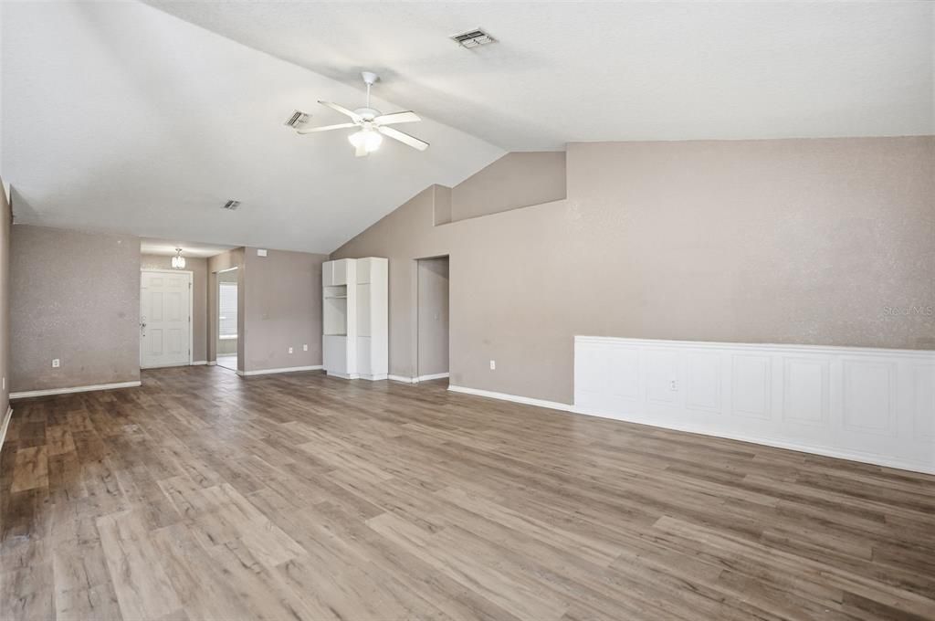 For Sale: $334,900 (4 beds, 2 baths, 2546 Square Feet)