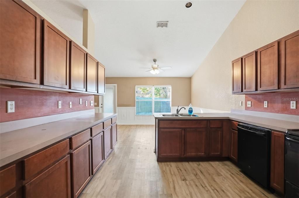 For Sale: $334,900 (4 beds, 2 baths, 2546 Square Feet)