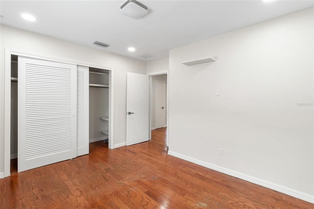 出租: $3,000 (3 贝兹, 2 浴室, 1300 平方英尺)