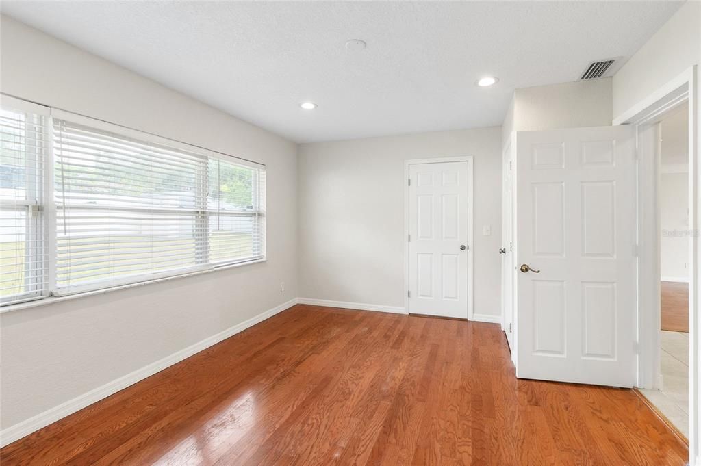 出租: $3,000 (3 贝兹, 2 浴室, 1300 平方英尺)