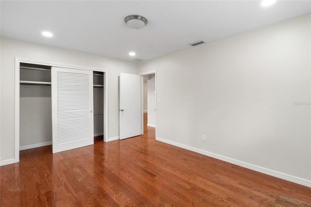 出租: $3,000 (3 贝兹, 2 浴室, 1300 平方英尺)