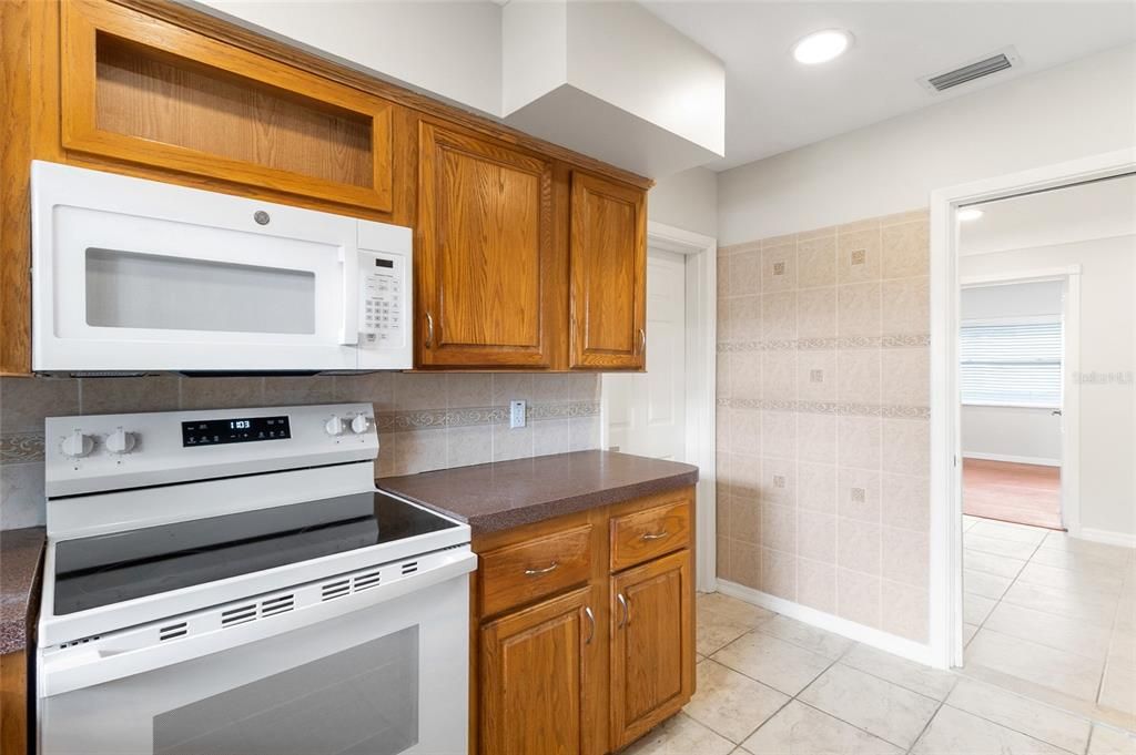 出租: $3,000 (3 贝兹, 2 浴室, 1300 平方英尺)