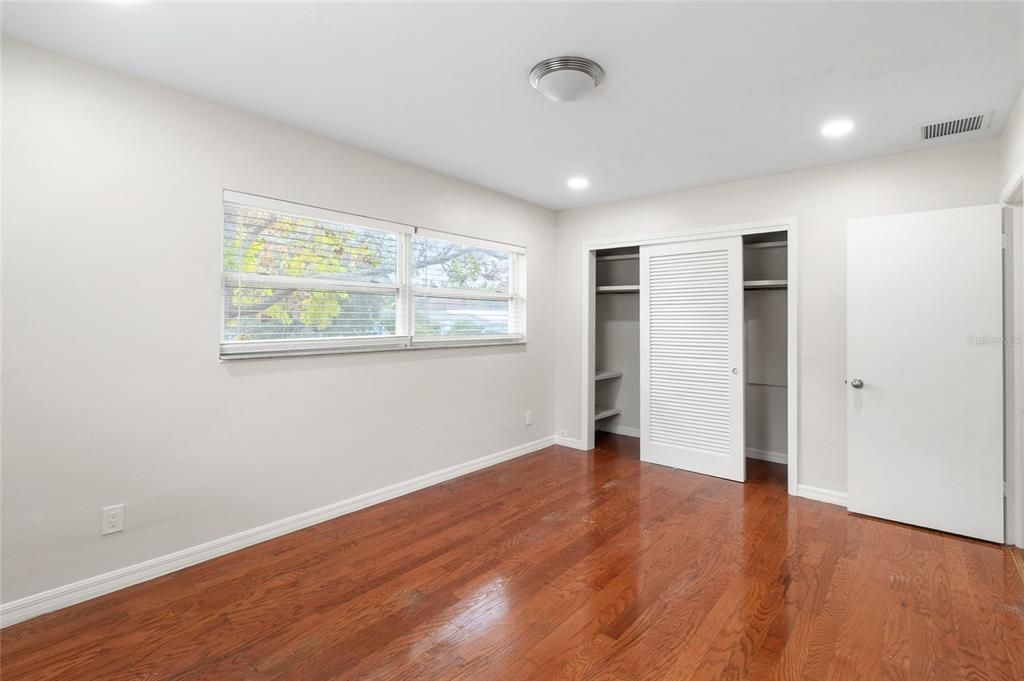 出租: $3,000 (3 贝兹, 2 浴室, 1300 平方英尺)