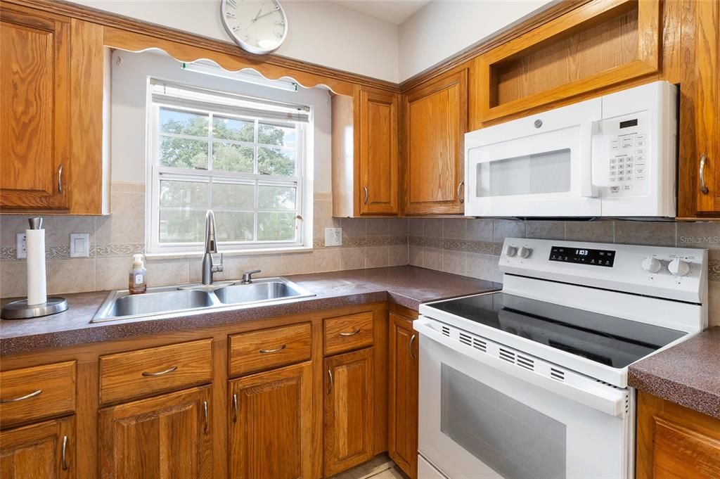 出租: $3,000 (3 贝兹, 2 浴室, 1300 平方英尺)