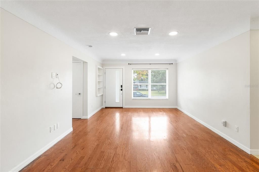 出租: $3,000 (3 贝兹, 2 浴室, 1300 平方英尺)