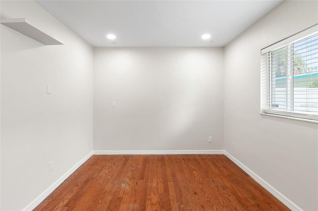 出租: $3,000 (3 贝兹, 2 浴室, 1300 平方英尺)