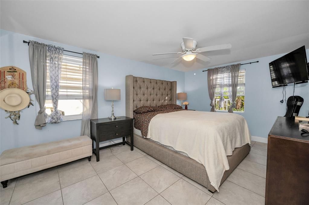 En Venta: $259,000 (2 camas, 2 baños, 1200 Pies cuadrados)