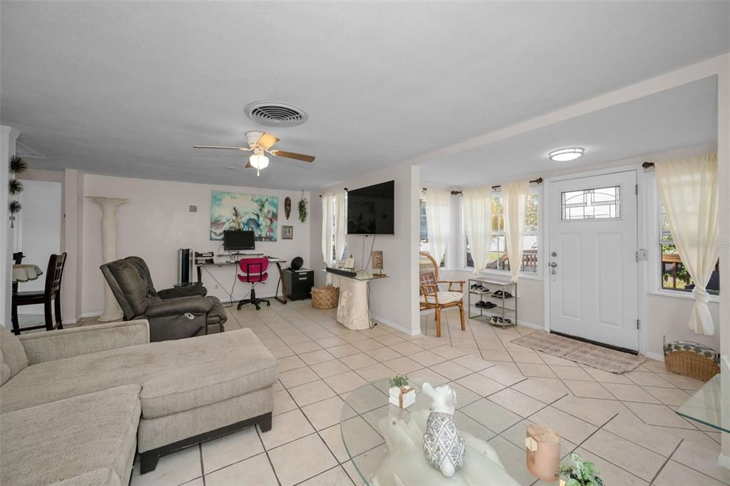 En Venta: $259,000 (2 camas, 2 baños, 1200 Pies cuadrados)