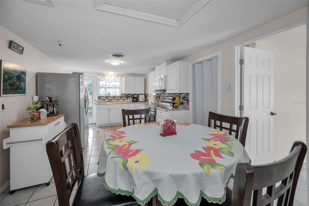 En Venta: $259,000 (2 camas, 2 baños, 1200 Pies cuadrados)