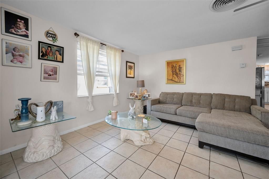 En Venta: $259,000 (2 camas, 2 baños, 1200 Pies cuadrados)