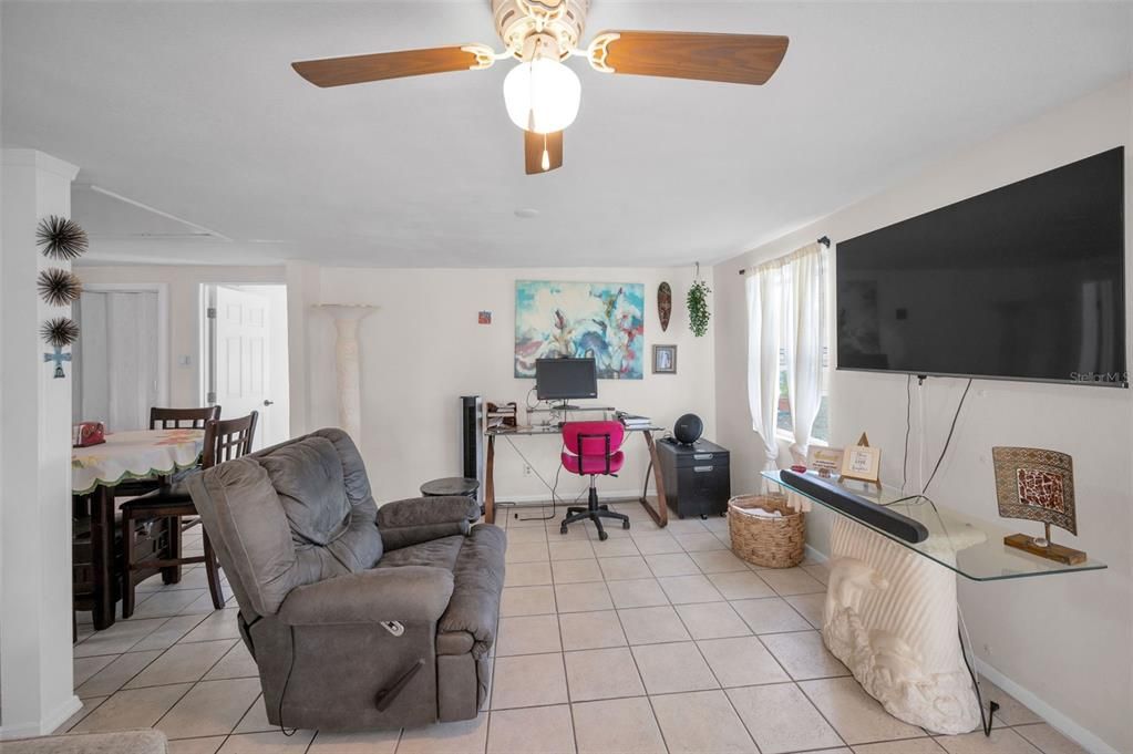 En Venta: $259,000 (2 camas, 2 baños, 1200 Pies cuadrados)