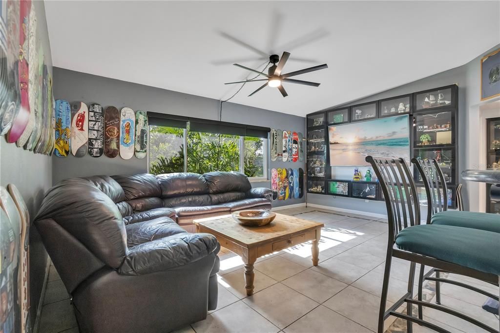 For Sale: $455,000 (2 beds, 1 baths, 1531 Square Feet)