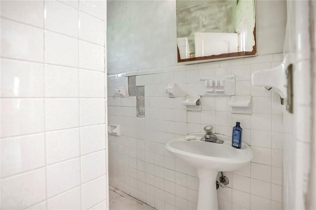 For Sale: $455,000 (2 beds, 1 baths, 1531 Square Feet)