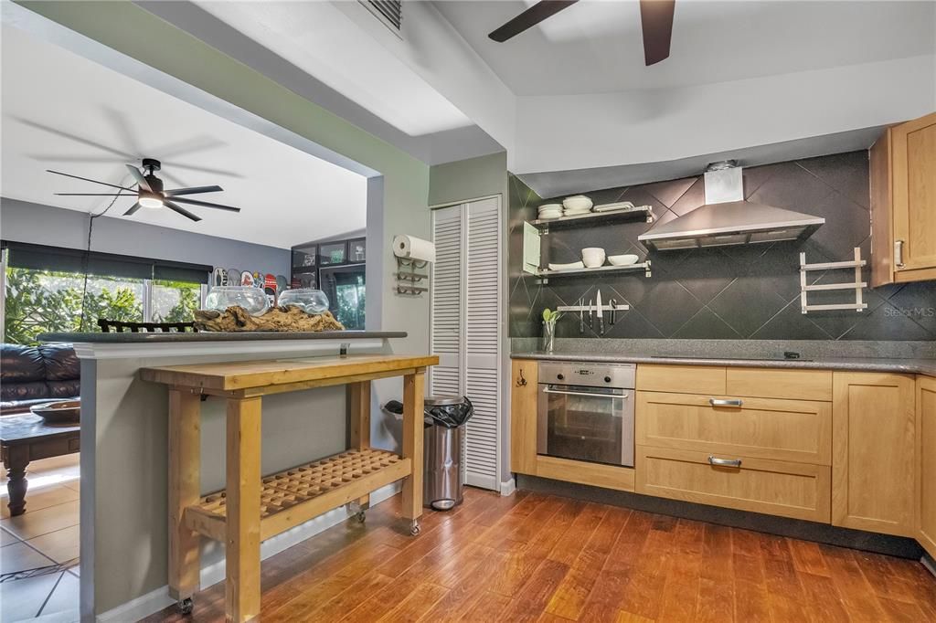 For Sale: $455,000 (2 beds, 1 baths, 1531 Square Feet)