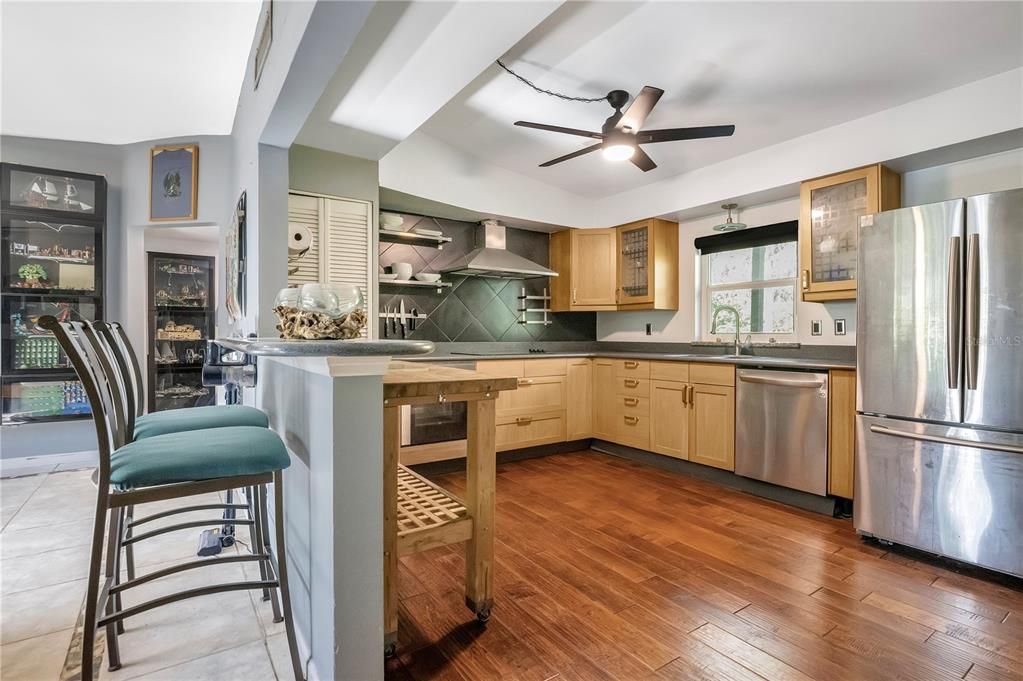 For Sale: $455,000 (2 beds, 1 baths, 1531 Square Feet)