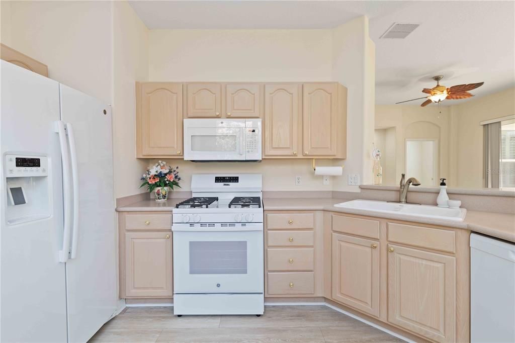 For Sale: $510,000 (2 beds, 2 baths, 1345 Square Feet)