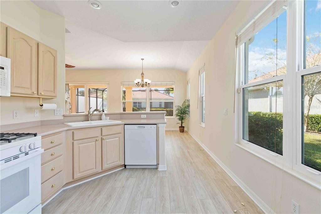 For Sale: $510,000 (2 beds, 2 baths, 1345 Square Feet)