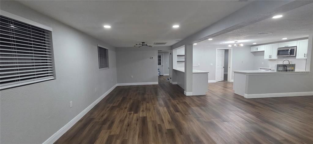 For Sale: $255,000 (3 beds, 2 baths, 1702 Square Feet)