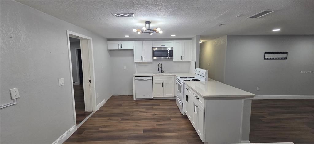 For Sale: $255,000 (3 beds, 2 baths, 1702 Square Feet)