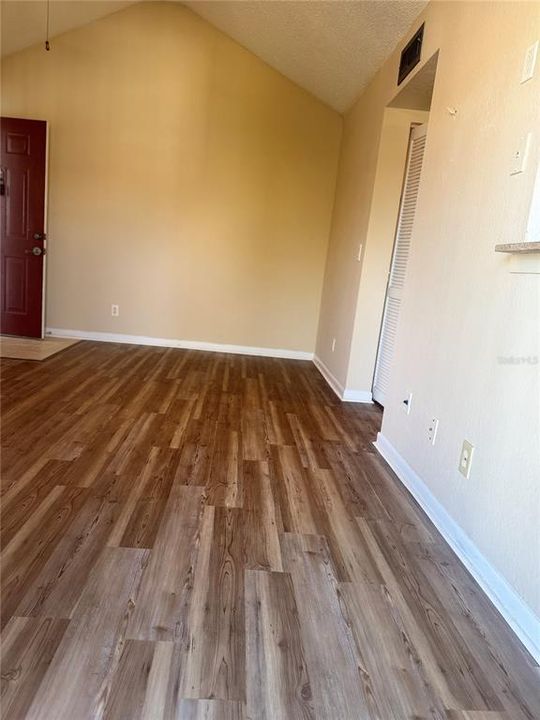 出租: $1,395 (1 贝兹, 1 浴室, 754 平方英尺)