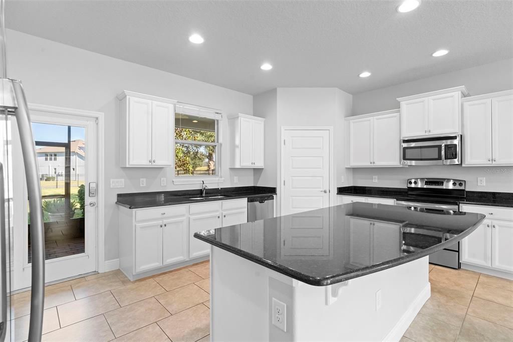 На продажу: $599,000 (4 спален, 3 ванн, 2696 Квадратных фут)